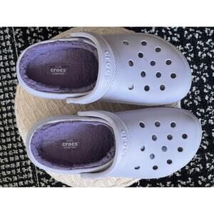 Crocs Classic Clog with Fleece Lining in Light Purple
